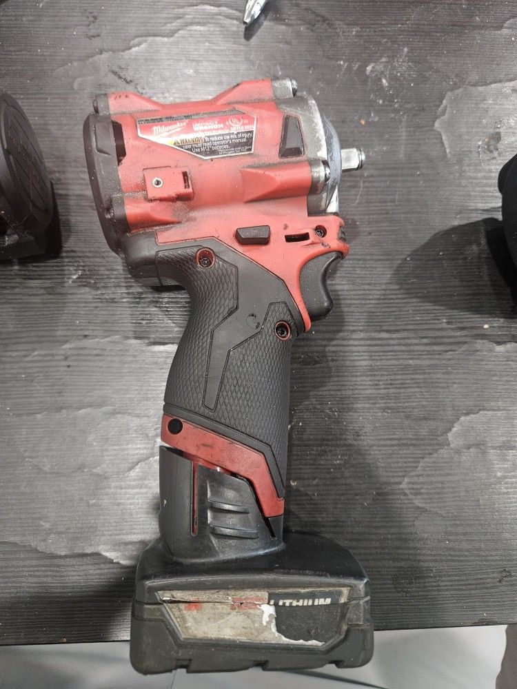 Milwaukee M12 Stubby Impact Wrench