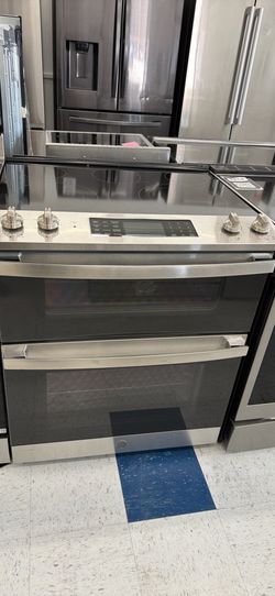 GE Profile 30-in Glass Top 5 burners 4.4-cu ft / 2.2-cu ft Air Fry Convection Oven Slide-In Double Oven Electric Range ( Fingerprint Resistant Stainle