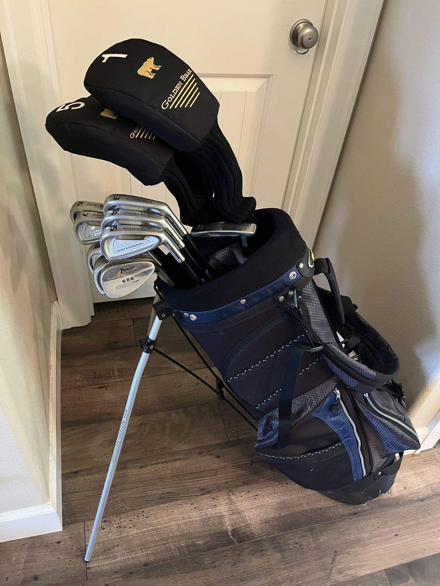 Matching Complete Set of Golden Bear Men’s Golf Clubs with Bag