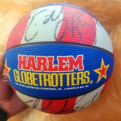 HARLEM GLOBETROTTER BADEN OFFICIAL MINI STRAR SIZE Autographed Ball