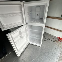10.1 cu. ft. Top Freezer & Refrigerator