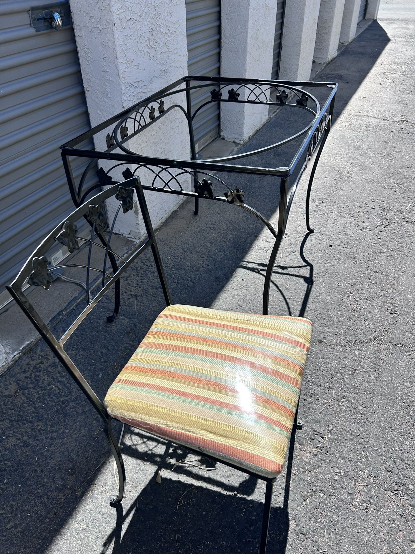 Dining Table And 4 Chairs Glass Wrought Iron