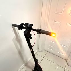 NAVEE S40 Electric scooter