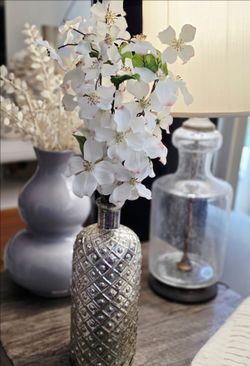 Decorative vase with Artificial flowers.