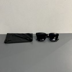 Channel Woman’s Sunglasses Used Yes Trades