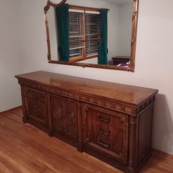 Vintage Thomasville Nine Drawer Dresser