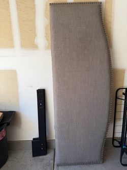 King size headboard good condition and heavy duty king size metal frame