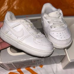 Baby Nike Size 2c