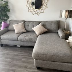 Cindy Crawford Home Gray Sectional Sofa with Chaise – Excellent Condition