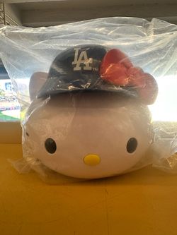 Dodgers Hello Kitty popcorn bucket