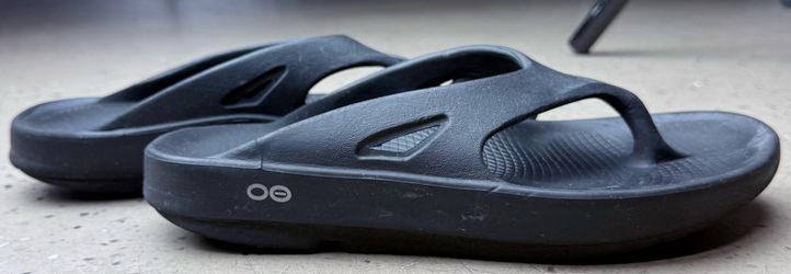 OOFOS OOriginal black sandals M7 W9 EU 40