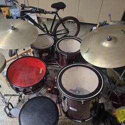 FULL DRUM SET KIT - PEARL EXPORT WITH STANDS AND CYMBALS