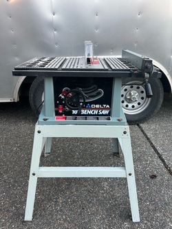 Delta 10” bench saw table saw