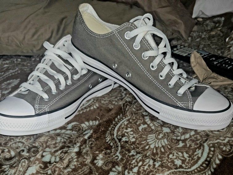 BRAND NEW CONVERSE..