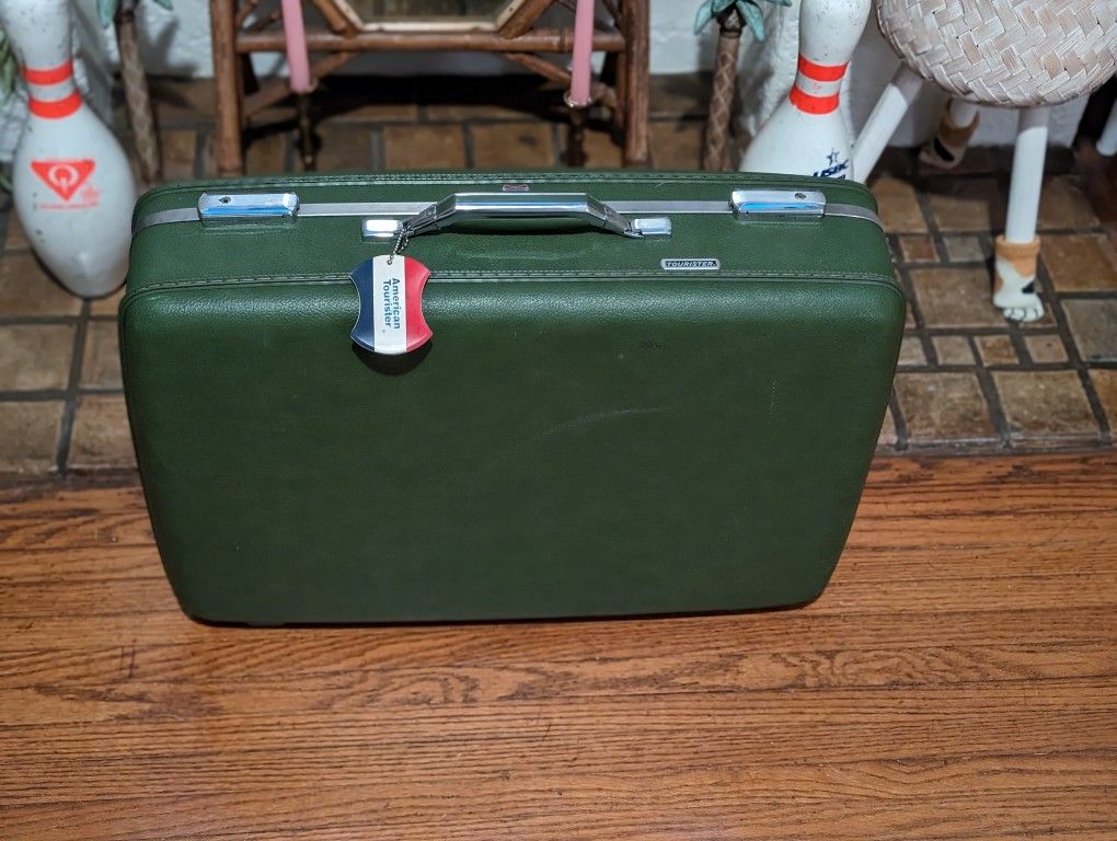 Vintage Avocado Green Hard shell American Tourister Suitcase