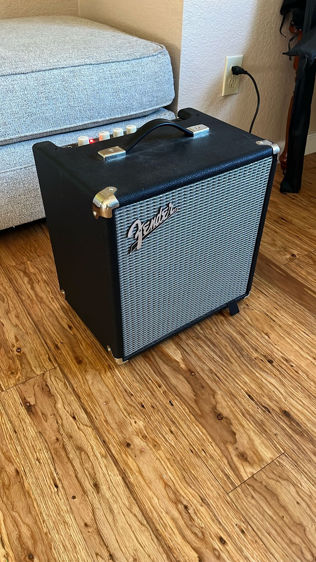 Fender Rumble 25 V3 Bass Amplifier 25 Combo Amplifier