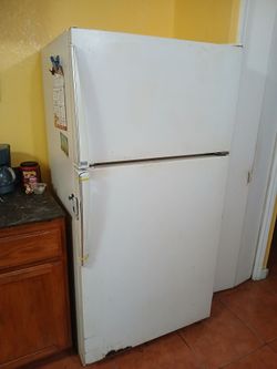Amana Refrigerator 20.7 Cubic Feet