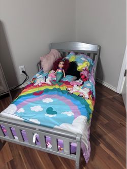 Toddler bed