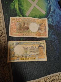 Tahiti, (1)1000 Francs, (1) 500 Francs papeete.