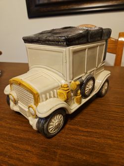 Oragiri 1980  Car Cookie Jar