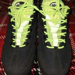 2012 Nike Air Max 95 Black Volt VGC Sneakers 609048-090 Mens Size 10.5
