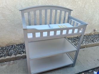 GRACO Pebble Gray Wooden Baby Changing Table With Two Shelves (00524-36F) Brand New