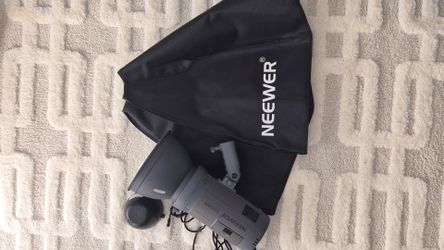 Neewer Vision4 Studio Strobe with Softbox