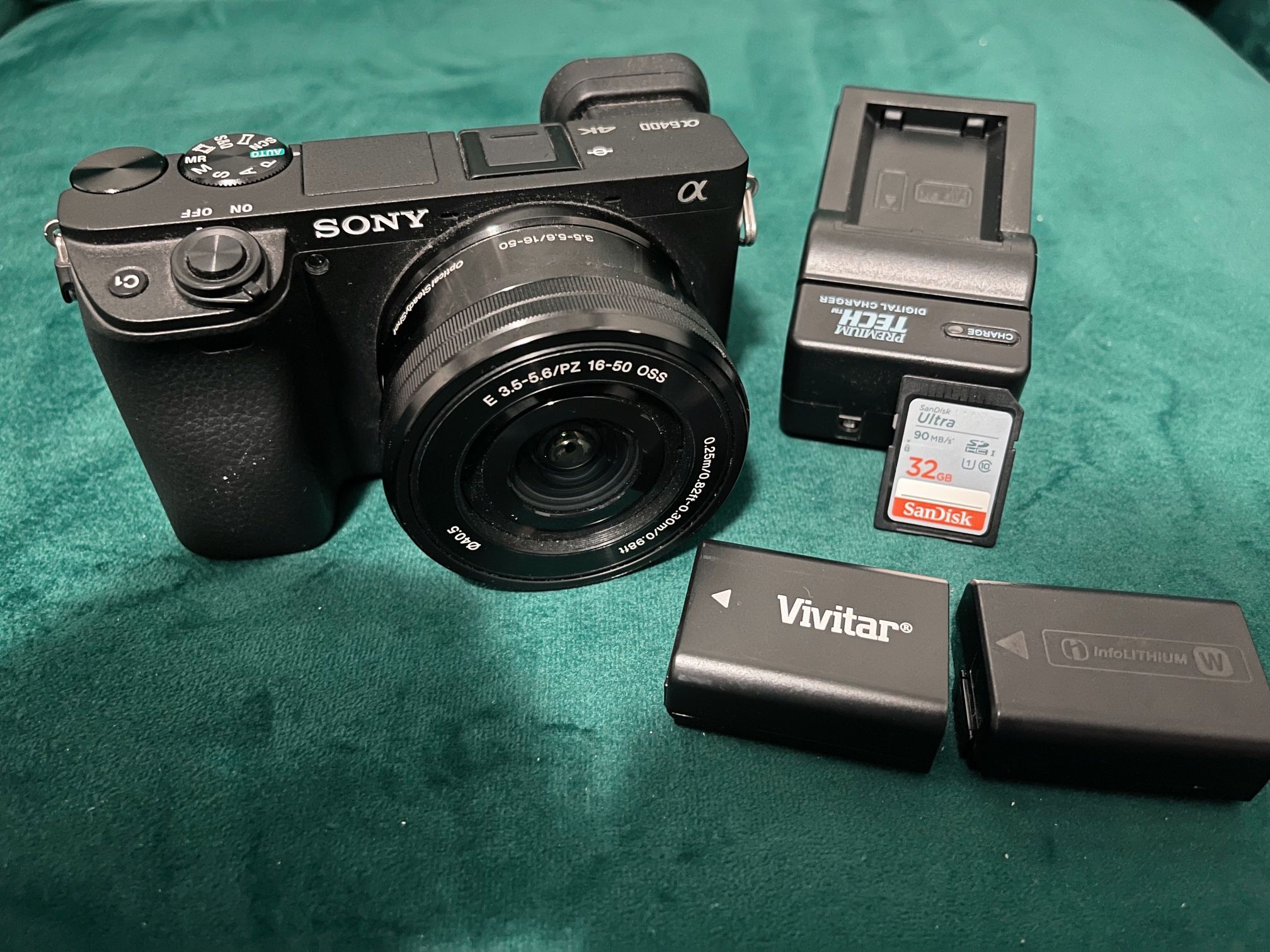 Sony A6400 10/10 Condition. 