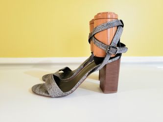 VINCE. Women's Leather Snake Skin Ankle Strap Block Heel Sandals (9M) Gray
