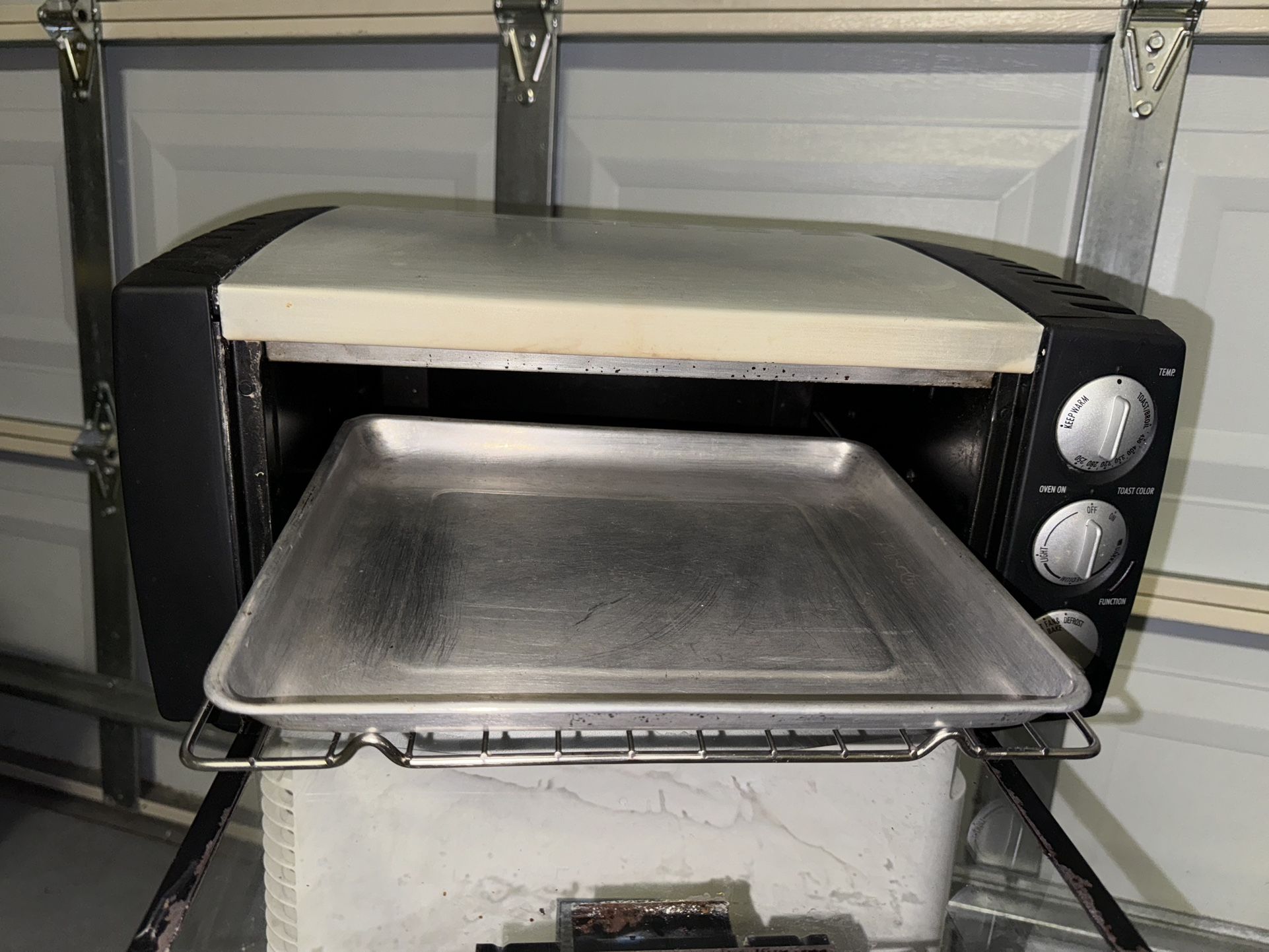 DeLonghi Conventional Toaster Oven