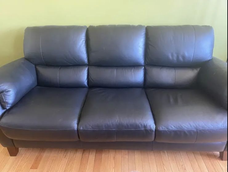 Like NEW REAL leather sofa Raymour & Flanigan