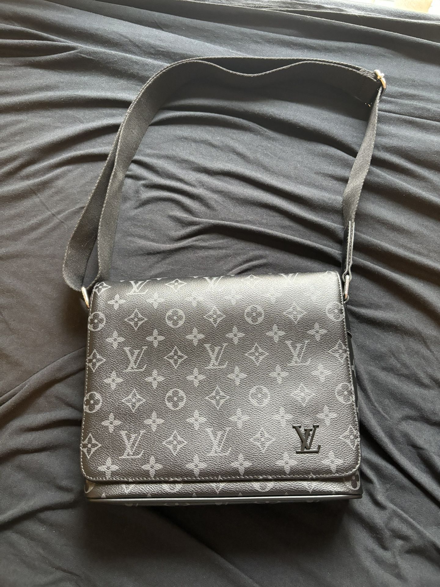 Louis Vuitton Messenger Bag
