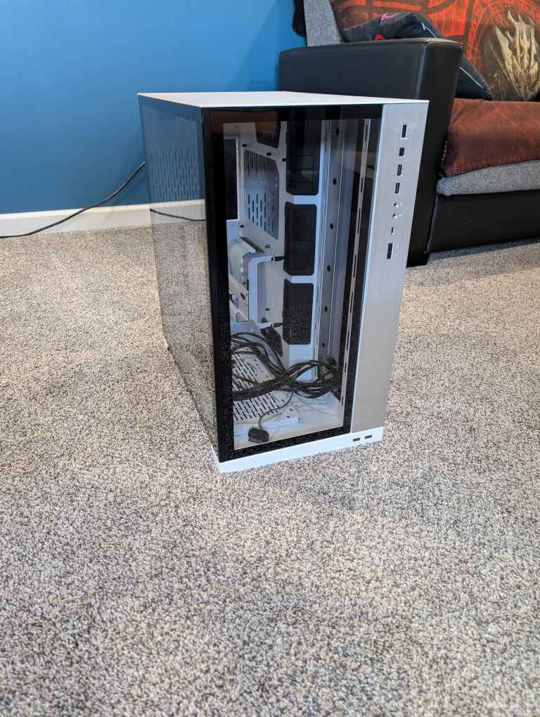 Lian Li 011 Xl ROG PC case