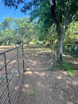 Round Pens