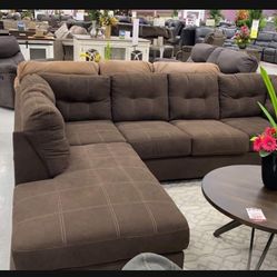 Ashley Maier Chocolate Sectional 🔥 Special Discount 🔥 Brand New