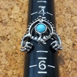 VINTAGE BOHEMIAN SILVER PLATED FASHION RING. SIZE  5.  (E)