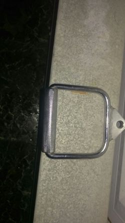 Closed handle cable attachment