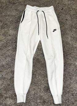 White Nike Tech Fleece 