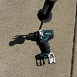 Makita Drill/driver With Attachment 