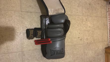 SELLING AS A SET, 14oz Boxing gloves (Everlast) (with jump rope and Elite wrist wraps)
