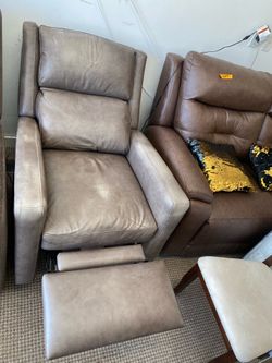 GRAY LEATHER POWER ROCKER RECLINING CHAIR