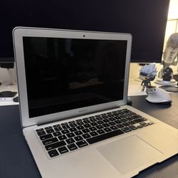 Macbook Air i5 - 13 Inch 