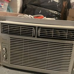 FRIGIDAIRE Window AC 