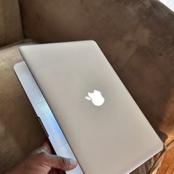 Apple MacBook Pro 13” I5/8GB/256GB SSD $140