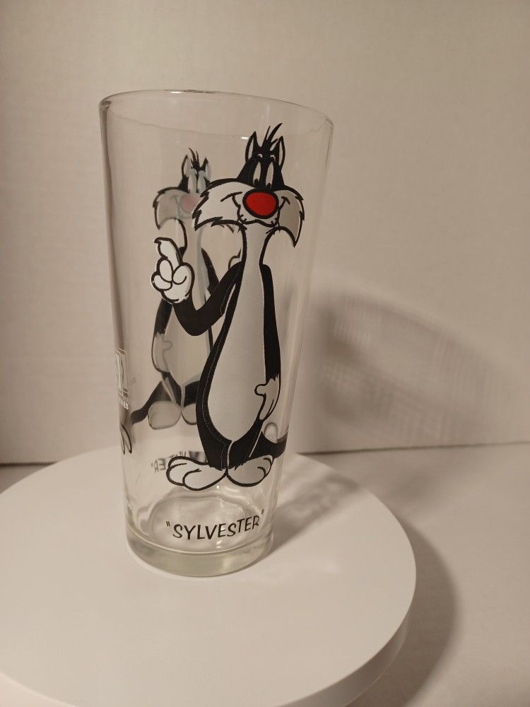 1973 Pepsi Collector Series glass featuring Sylvester the Cat from the Looney Tunes series