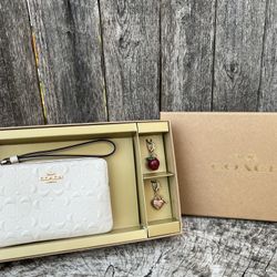 Coach Wristlet And Box