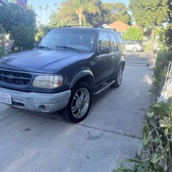 1999 Ford Explorer