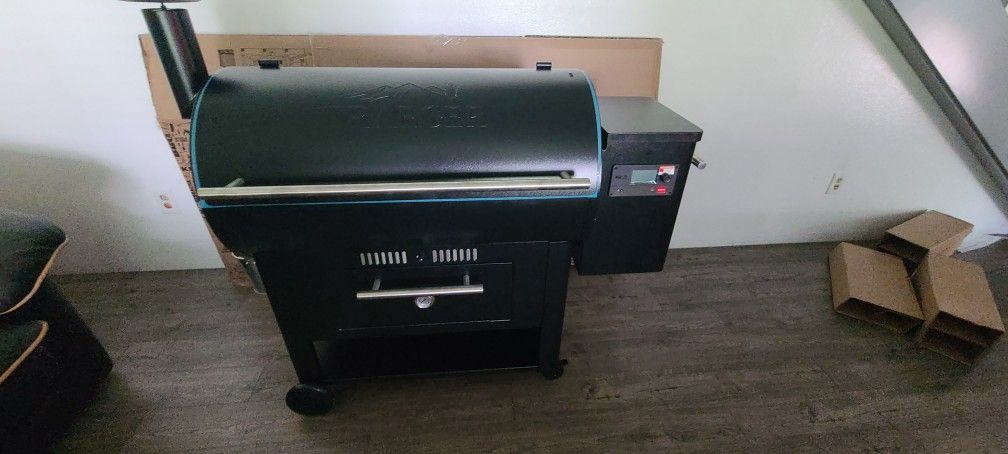 Traeger Century 885