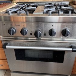 Thermador Professional Range Oven with Hood