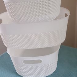 🌺 3 Plastic Storage Baskets
